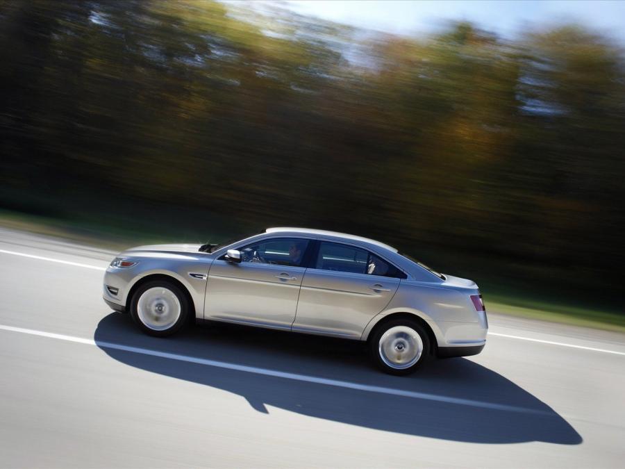  Ford Taurus Limited 2010 года  (фото 24 из 43)